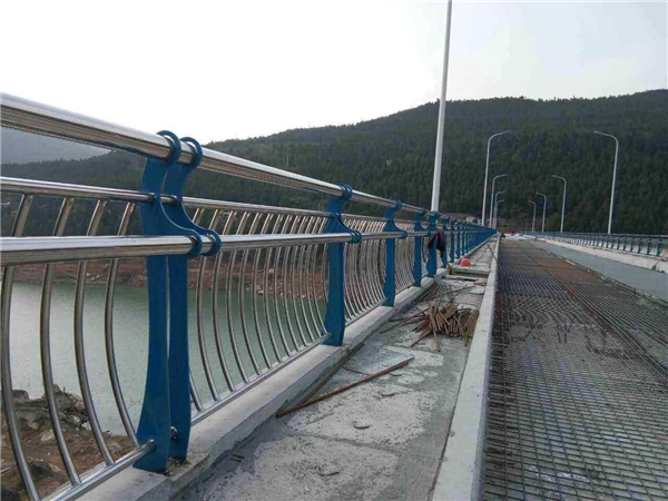 杭州不锈钢桥梁护栏的特点及其在桥梁安全中的重要作用
