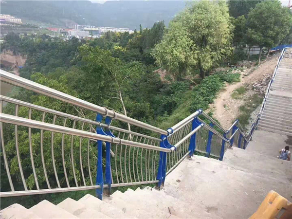 杭州不锈钢复合管护栏的特点与优势