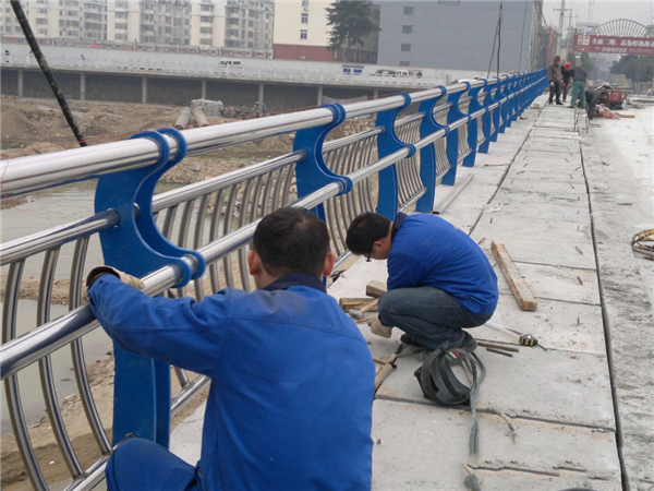 杭州不锈钢河道护栏的特性及其在城市景观中的应用