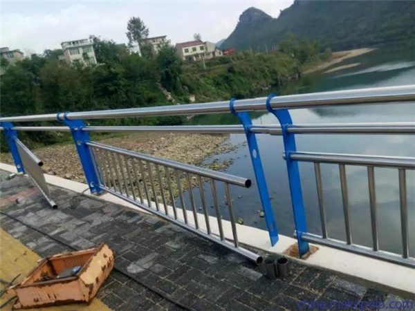 杭州不锈钢复合管护栏是一种卓越的防护材料