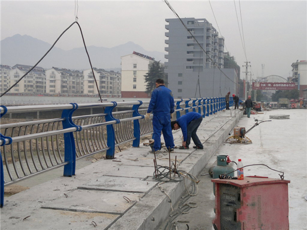 杭州不锈钢复合管护栏常见问题及解决方案